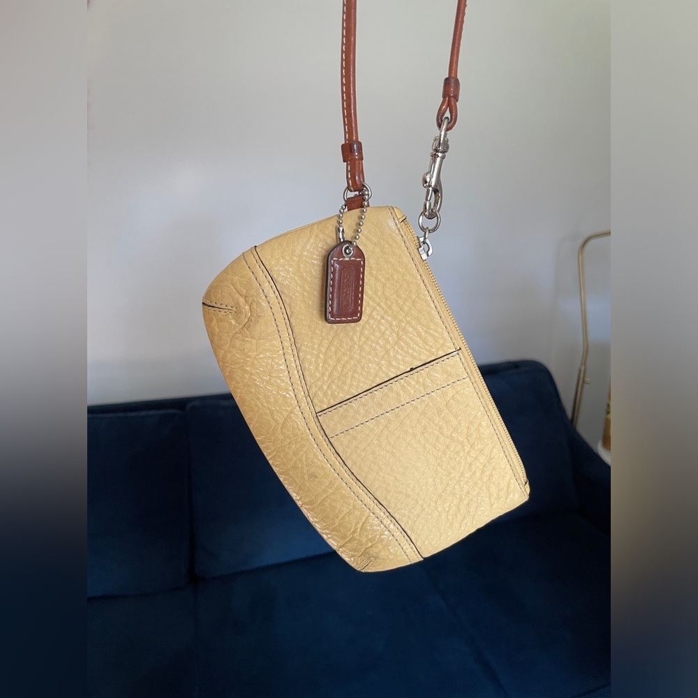 COACH Vintage Y2K Yellow Pebbled Leather Wristlet Purse with Strap and Hang Tag